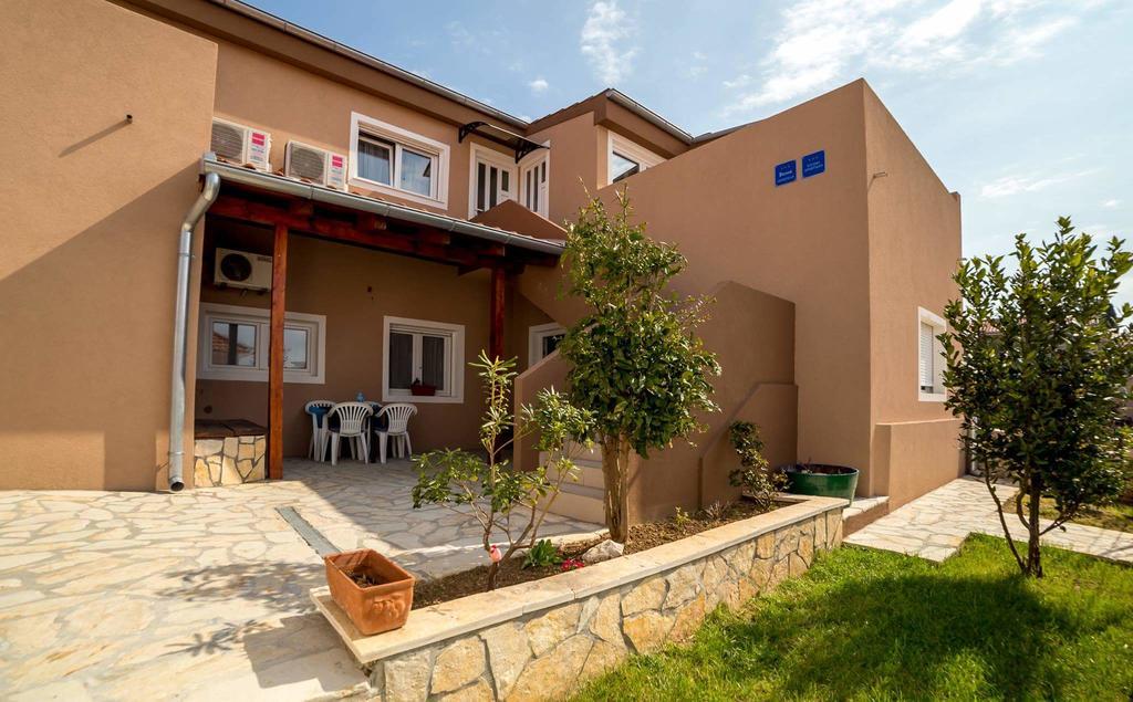 Apartments Zara Petrcane Exterior photo